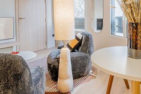 Yuna Porte Maillot - ApartHotel