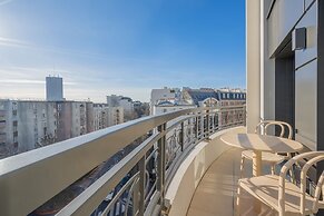 Yuna Porte Maillot - ApartHotel