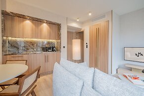 Yuna Porte Maillot - ApartHotel