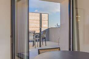 Yuna Porte Maillot - ApartHotel