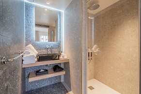 Yuna Porte Maillot - ApartHotel