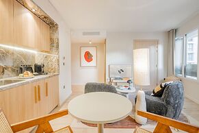 Yuna Porte Maillot - ApartHotel