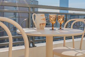 Yuna Porte Maillot - ApartHotel