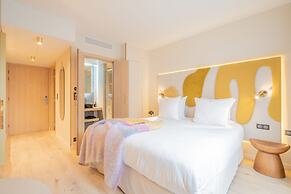 Yuna Porte Maillot - ApartHotel