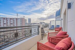 Yuna Porte Maillot - ApartHotel