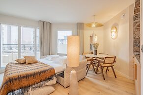 Yuna Porte Maillot - ApartHotel