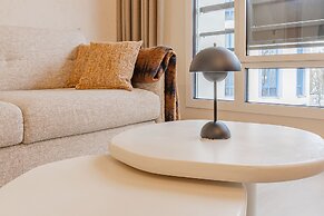 Yuna Porte Maillot - ApartHotel