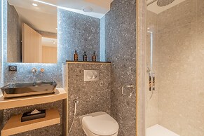 Yuna Porte Maillot - ApartHotel