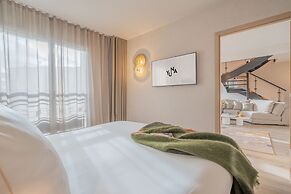 Yuna Porte Maillot - ApartHotel
