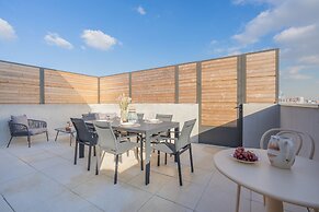 Yuna Porte Maillot - ApartHotel