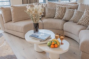 Yuna Porte Maillot - ApartHotel