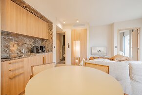 Yuna Porte Maillot - ApartHotel