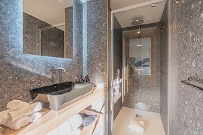 Yuna Porte Maillot - ApartHotel