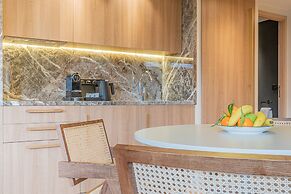 Yuna Porte Maillot - ApartHotel