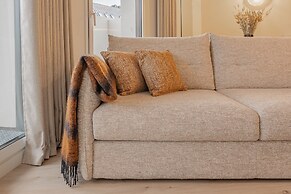 Yuna Porte Maillot - ApartHotel