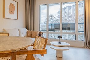 Yuna Porte Maillot - ApartHotel