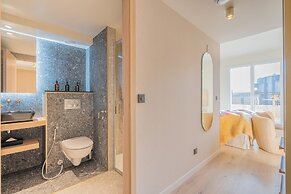 Yuna Porte Maillot - ApartHotel