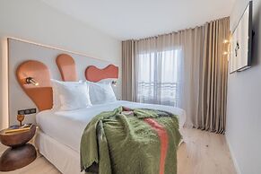 Yuna Porte Maillot - ApartHotel