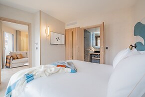 Yuna Porte Maillot - ApartHotel