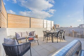 Yuna Porte Maillot - ApartHotel