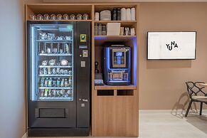 Yuna Porte Maillot - ApartHotel