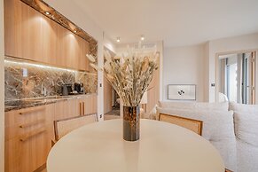 Yuna Porte Maillot - ApartHotel