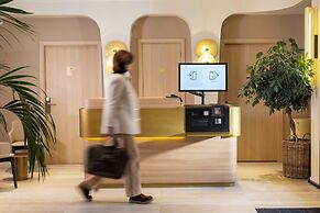 Yuna Porte Maillot - ApartHotel