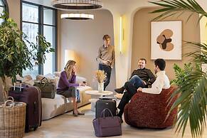 Yuna Porte Maillot - ApartHotel