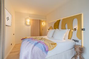 Yuna Porte Maillot - ApartHotel