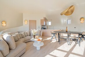 Yuna Porte Maillot - ApartHotel