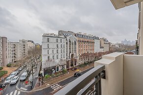 Yuna Porte Maillot - ApartHotel
