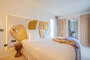 Yuna Porte Maillot - ApartHotel