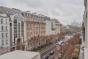 Yuna Porte Maillot - ApartHotel