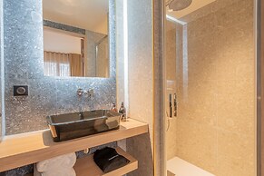 Yuna Porte Maillot - ApartHotel