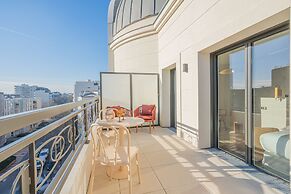 Yuna Porte Maillot - ApartHotel