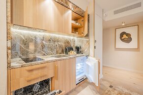 Yuna Porte Maillot - ApartHotel