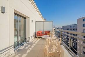 Yuna Porte Maillot - ApartHotel