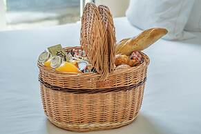 Yuna Porte Maillot - ApartHotel