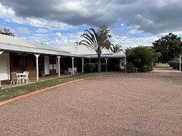 Landsborough Lodge Motel