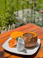 Vigolando Van Ho Resort