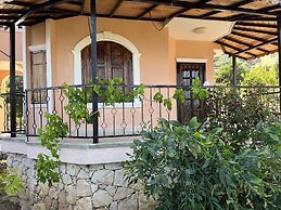 Private House With Pool and Sea View in Antalya