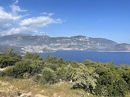 Private House With Pool and Sea View in Antalya