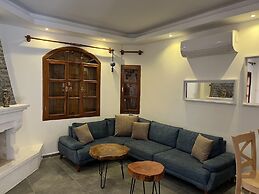 Private House With Pool and Sea View in Antalya