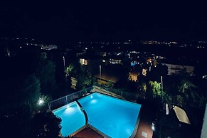 Nicole House With Stunning View And Pool