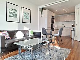 Still Life Aldgate Deluxe