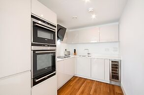 Still Life Aldgate Deluxe