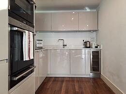 Still Life Aldgate Deluxe