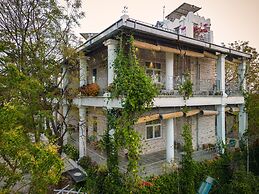 Moonstone, Bhopal, Amã Stays & Trails