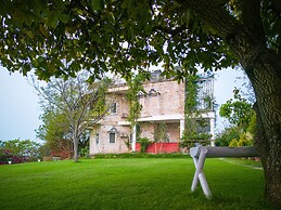 Moonstone, Bhopal, Amã Stays & Trails