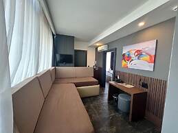 WOLF OF THE CITY HOTEL & SPA